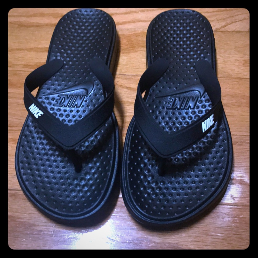BRAND NEW NIKE FLIP FLOPS !!!!!!!!